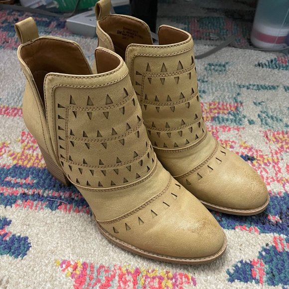 Sofft Eurosoft Cutout Stacked Heel Booties - All Manmade - 8 - Picture 1 of 8